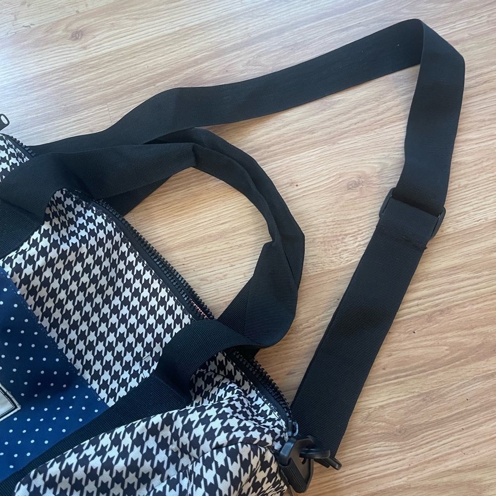 Herschel Supply Company Houndstooth and Navy Travel Bag - Picture 3 of 5